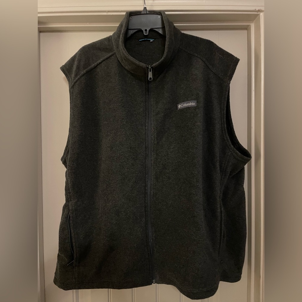 Columbia gray xl fleece vest.